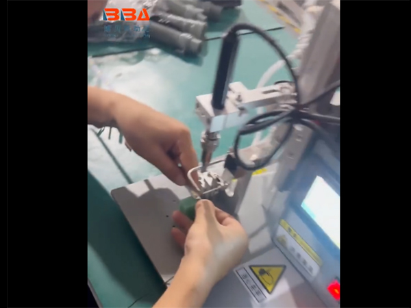 博贝脚踏式半自动焊锡机，多功能焊线机，高效稳定，自动出锡！