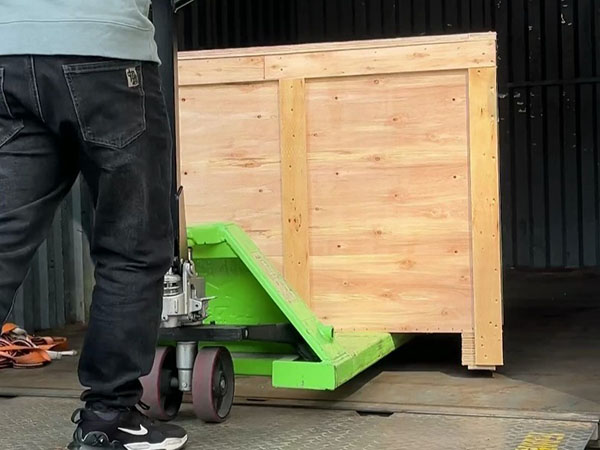 发货啦！两台自动螺丝机奔赴佛山～ 发货日常 自动锁螺丝机 螺丝机厂家