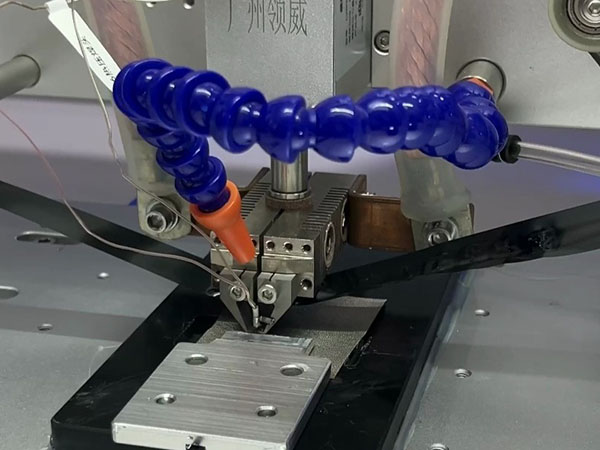 博贝HOD方向盘加热垫导电布压焊机，适配新能源汽车方向盘！